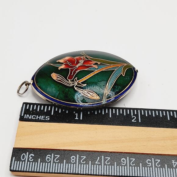 Vintage Cloisonné Enamel Pendant Red Flower on Green Oval No Chain 2 Inch - Picture 4 of 7